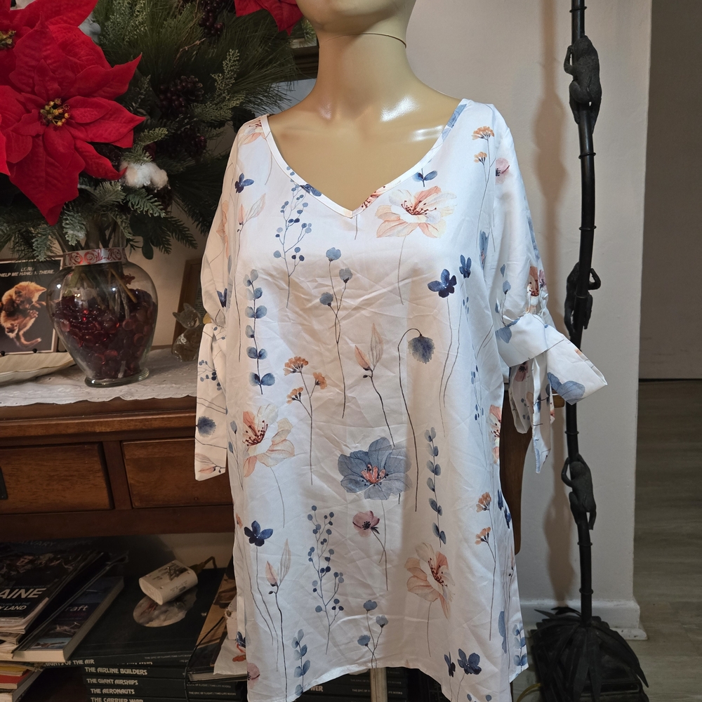 Floral V-Neck Women Cold Shoulder Top - White, Beige and Blue, M.  NWOT